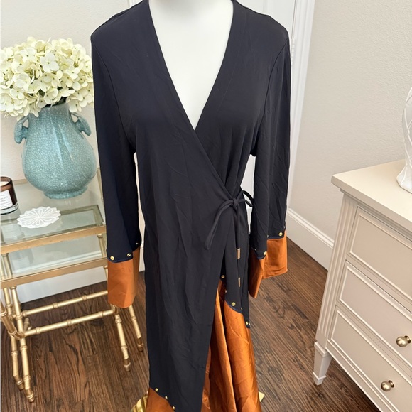 TORY BURCH MIXED-MATERIAL WRAP DRESS
TT15 - Picture 4 of 7